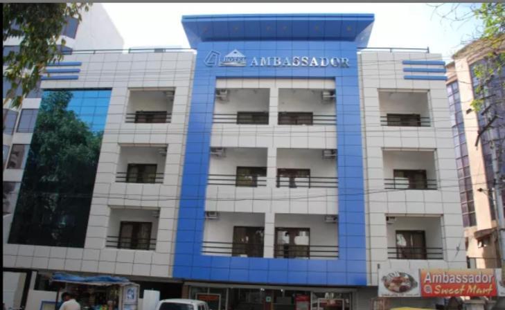 Hotel The Ambassador Vadodara Esterno foto